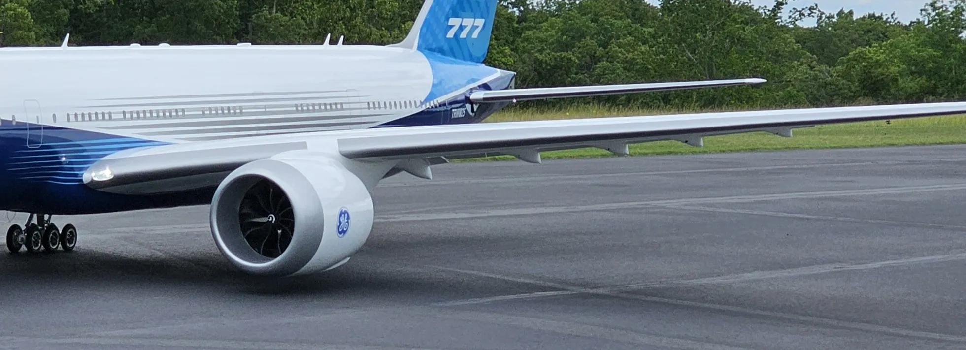 Boeing 777 — wheel bay kinematics