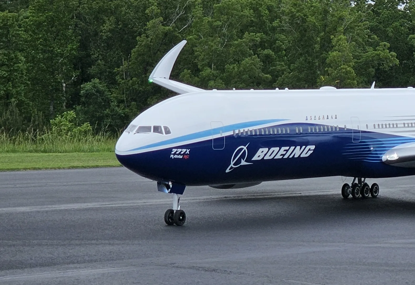 Boeing 777 model — main gear truck, load distribution