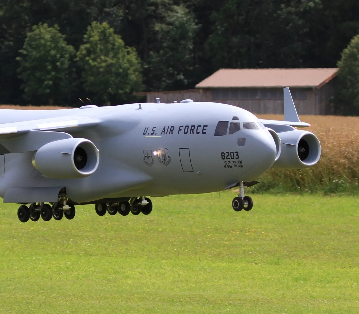 Boeing C-17 model — main landing gear detail
