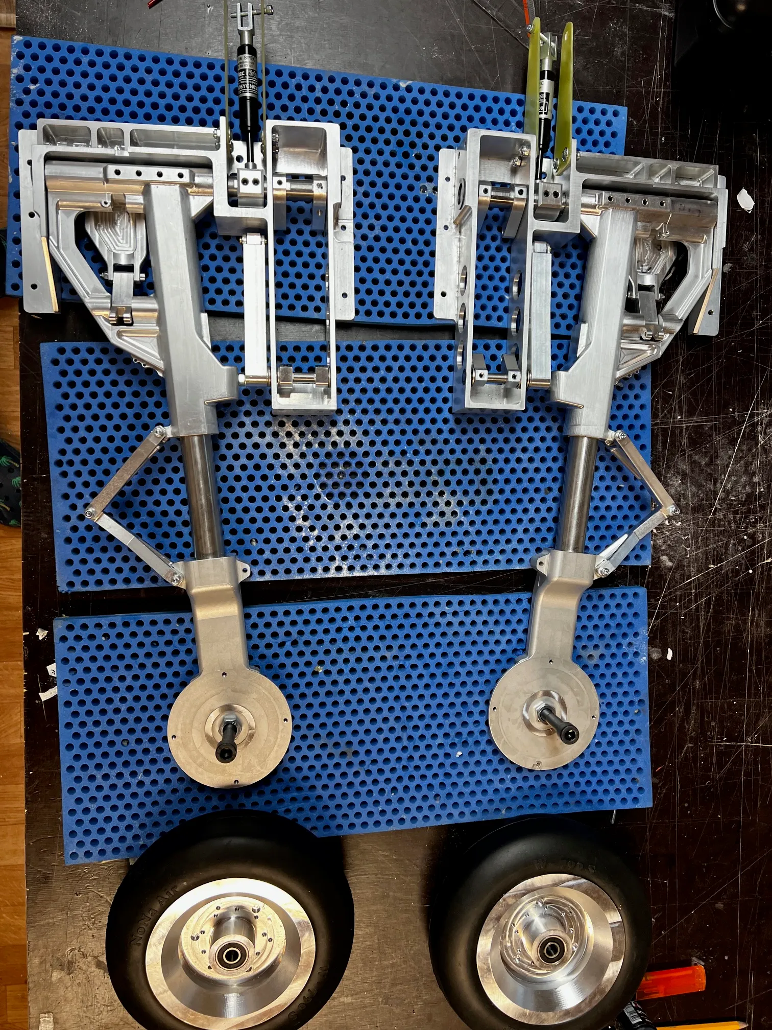 Project F-5 Tiger – Landing gear — landing gear 1