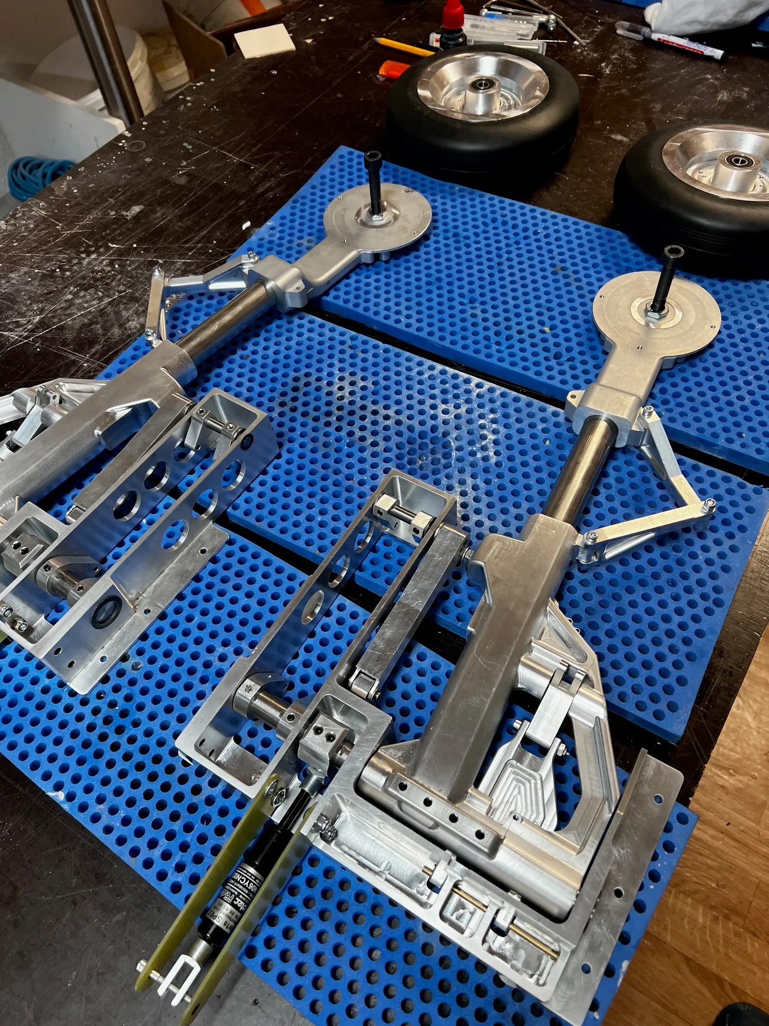 Project F-5 Tiger – Landing gear — landing gear 2