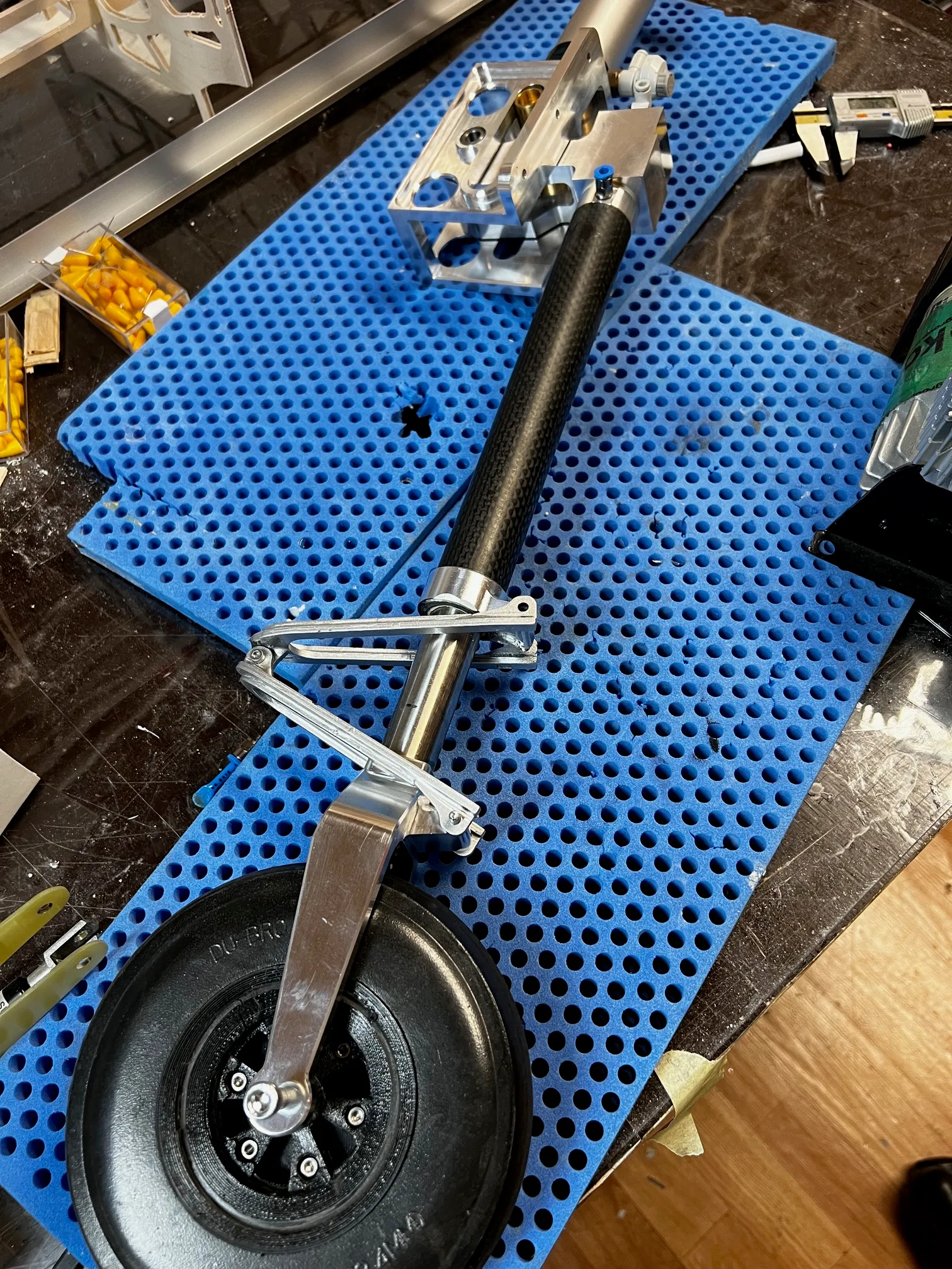 Project F-5 Tiger – Landing gear — landing gear 5